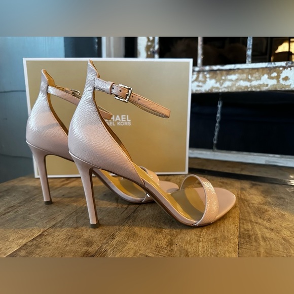 ✨ New in Box ✨ Michael Kors Harper Heels Soft Pink Embossed Leather – Size 8.5M - Picture 6 of 8